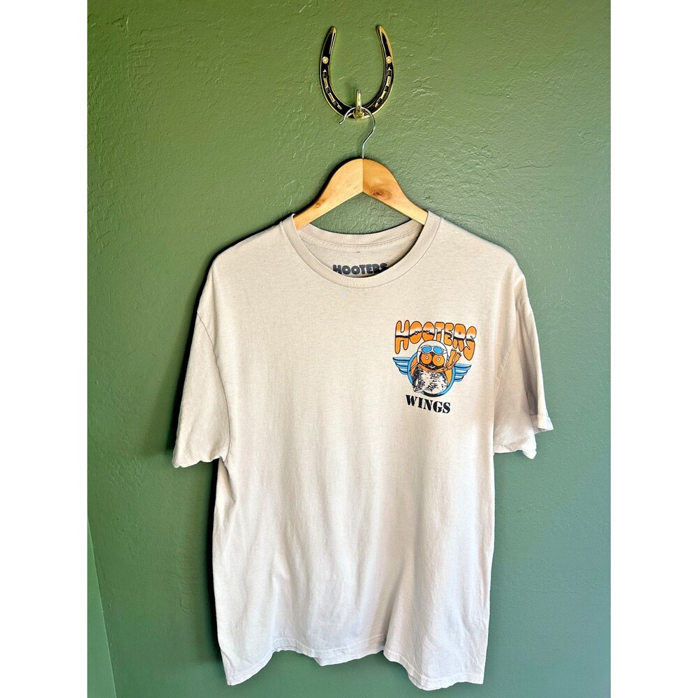 Hooters Wings Men's Large T-Shirt Vintage-Inspired 90s Graphic
